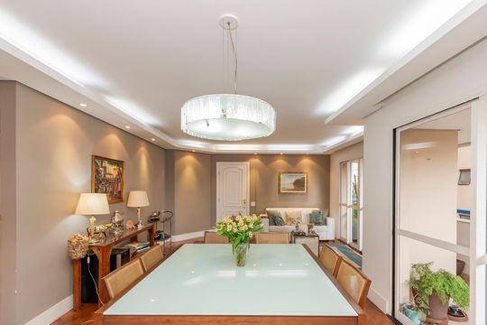 Compra apartamento no Brooklin com 3 quartos, closet e academia no condomínio. Pet friendly. — Sala