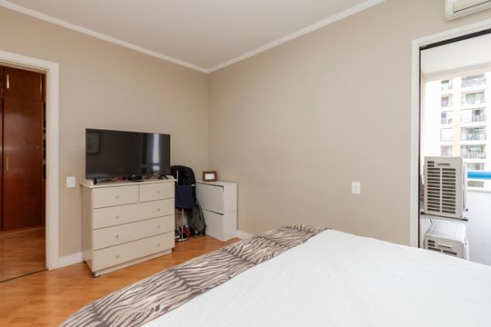 Compra apartamento no Brooklin com 3 quartos, closet e academia no condomínio. Pet friendly. — Suíte 1