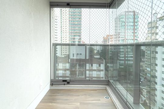 Comprar apartamento mobiliado com 3 quartos, varanda e churrasqueira. Piscina e churrasqueira no condomínio. — foto 3