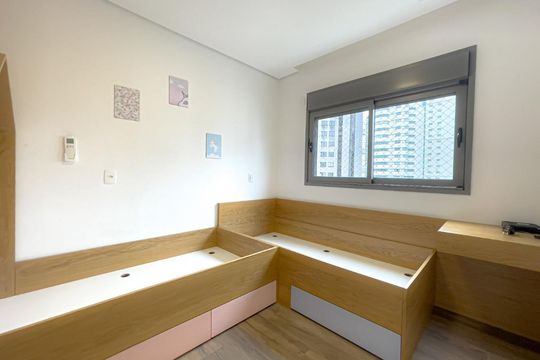 Comprar apartamento mobiliado com 3 quartos, varanda e churrasqueira. Piscina e churrasqueira no condomínio. — foto 1