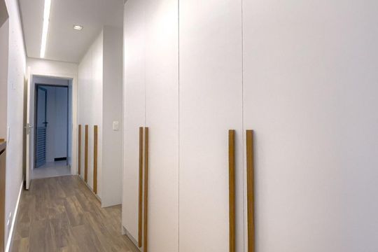 Comprar apartamento mobiliado com 3 quartos, varanda e churrasqueira. Piscina e churrasqueira no condomínio. — foto 24
