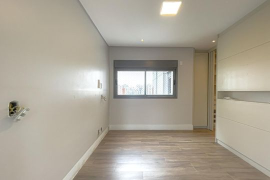 Comprar apartamento mobiliado com 3 quartos, varanda e churrasqueira. Piscina e churrasqueira no condomínio. — foto 4