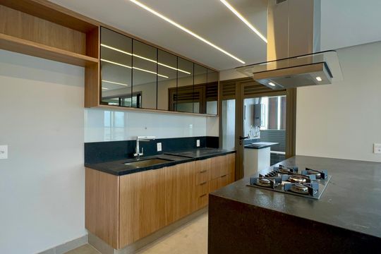 Apartamento com varanda, 2 quartos, churrasqueira e academia no condomínio para comprar. — Cozinha