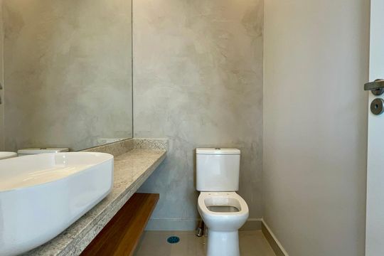 Apartamento com varanda, 2 quartos, churrasqueira e academia no condomínio para comprar. — Lavabo