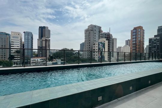 Apartamento com varanda, 2 quartos, churrasqueira e academia no condomínio para comprar. — Piscina