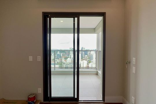 Apartamento com varanda, 2 quartos, churrasqueira e academia no condomínio para comprar. — Varanda da Suíte 2