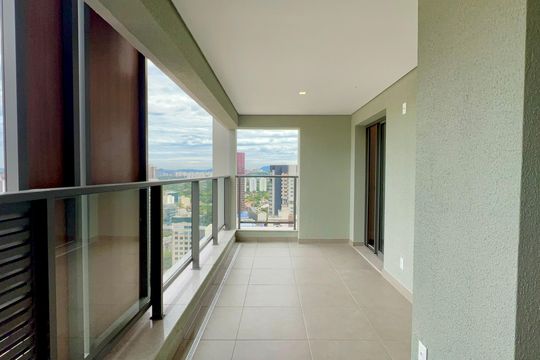 Apartamento com varanda, 2 quartos, churrasqueira e academia no condomínio para comprar. — Varanda da Suíte 1