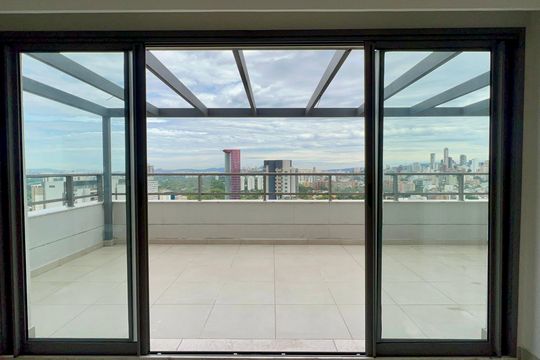 Apartamento com varanda, 2 quartos, churrasqueira e academia no condomínio para comprar. — Varanda