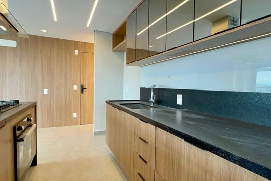 Apartamento com varanda, 2 quartos, churrasqueira e academia no condomínio para comprar. — Cozinha