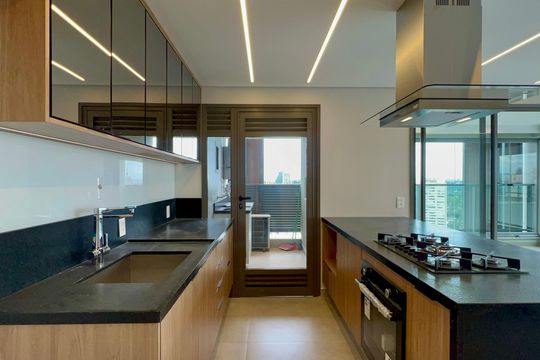 Apartamento com varanda, 2 quartos, churrasqueira e academia no condomínio para comprar. — Cozinha