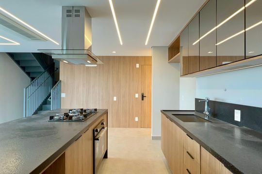 Apartamento com varanda, 2 quartos, churrasqueira e academia no condomínio para comprar. — Cozinha