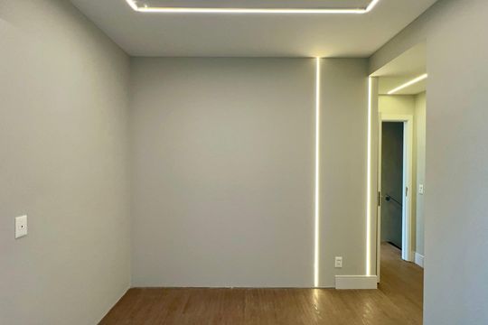 Apartamento com varanda, 2 quartos, churrasqueira e academia no condomínio para comprar. — Suíte 1