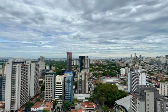 Apartamento com varanda, 2 quartos, churrasqueira e academia no condomínio para comprar. — Vista da Varanda