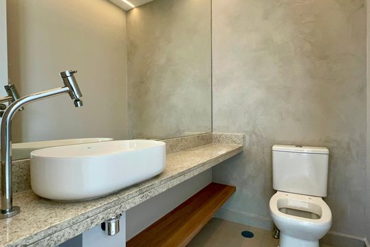 Apartamento com varanda, 2 quartos, churrasqueira e academia no condomínio para comprar. — Lavabo