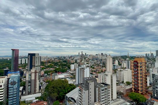 Apartamento com varanda, 2 quartos, churrasqueira e academia no condomínio para comprar. — Vista da Varanda