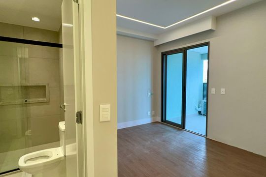 Apartamento com varanda, 2 quartos, churrasqueira e academia no condomínio para comprar. — Suíte 1