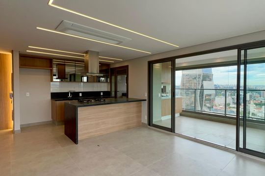 Apartamento com varanda, 2 quartos, churrasqueira e academia no condomínio para comprar. — Sala