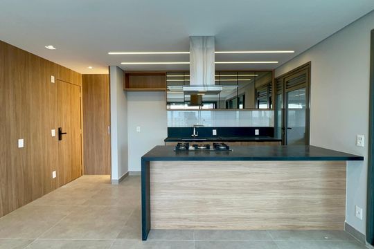 Apartamento com varanda, 2 quartos, churrasqueira e academia no condomínio para comprar. — Cozinha