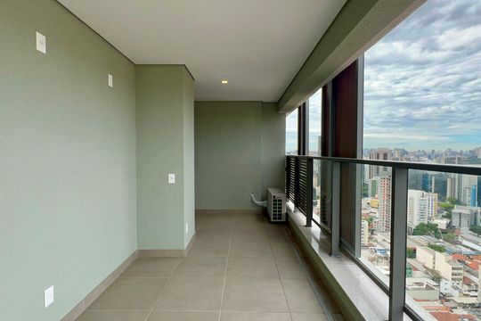 Apartamento com varanda, 2 quartos, churrasqueira e academia no condomínio para comprar. — Varanda da Suíte 2