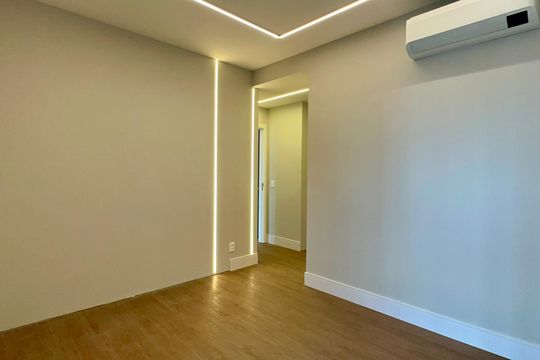 Apartamento com varanda, 2 quartos, churrasqueira e academia no condomínio para comprar. — Suíte 1