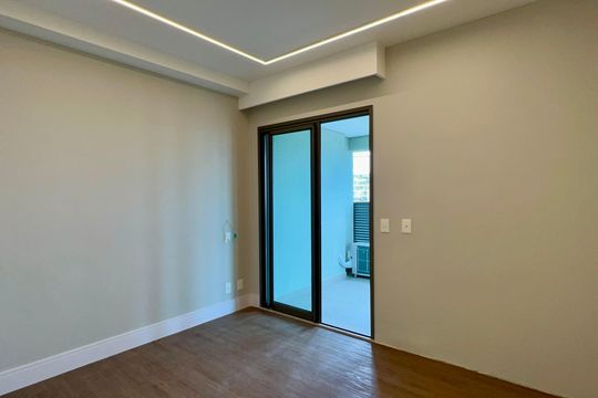 Apartamento com varanda, 2 quartos, churrasqueira e academia no condomínio para comprar. — Suíte 1