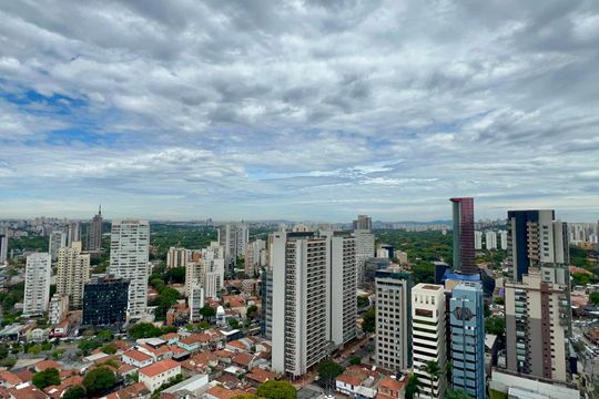 Apartamento com varanda, 2 quartos, churrasqueira e academia no condomínio para comprar. — Vista da Varanda