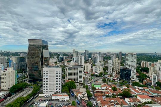 Apartamento com varanda, 2 quartos, churrasqueira e academia no condomínio para comprar. — Vista da Varanda