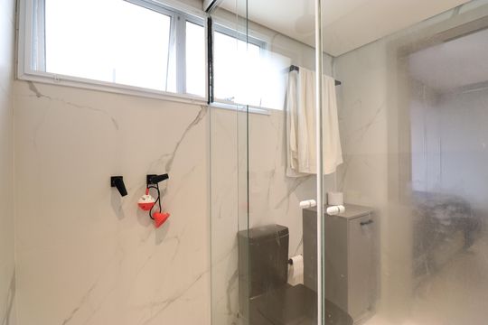 Apartamento para comprar na Vila Leopoldina: 3 suítes, varanda, piscina e churrasqueira. — Banheiro da Suíte 1