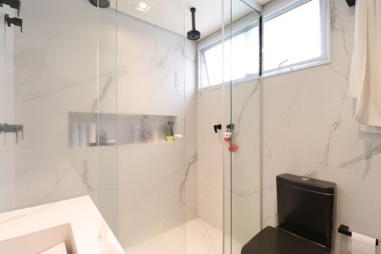 Apartamento para comprar na Vila Leopoldina: 3 suítes, varanda, piscina e churrasqueira. — Banheiro da Suíte 1