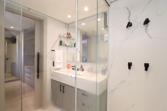 Apartamento para comprar na Vila Leopoldina: 3 suítes, varanda, piscina e churrasqueira. — Banheiro da Suíte 1