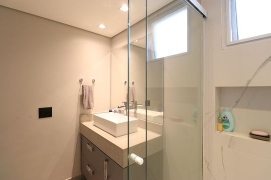 Apartamento para comprar na Vila Leopoldina: 3 suítes, varanda, piscina e churrasqueira. — Banheiro da Suíte 2