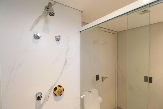 Apartamento para comprar na Vila Leopoldina: 3 suítes, varanda, piscina e churrasqueira. — Banheiro da Suíte 2