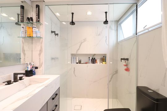 Apartamento para comprar na Vila Leopoldina: 3 suítes, varanda, piscina e churrasqueira. — Banheiro da Suíte 1