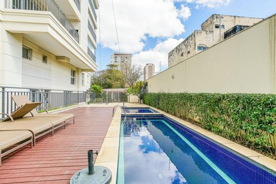 Comprar apartamento com 3 quartos, 1 suíte, closet e academia no condomínio. — Piscina