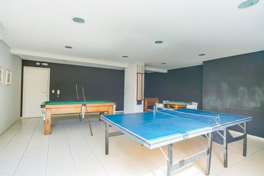 Comprar apartamento com 3 quartos, 1 suíte, closet e academia no condomínio. — Salão de jogos