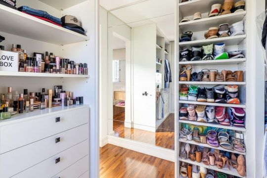 Comprar apartamento com 3 quartos, 1 suíte, closet e academia no condomínio. — Closet