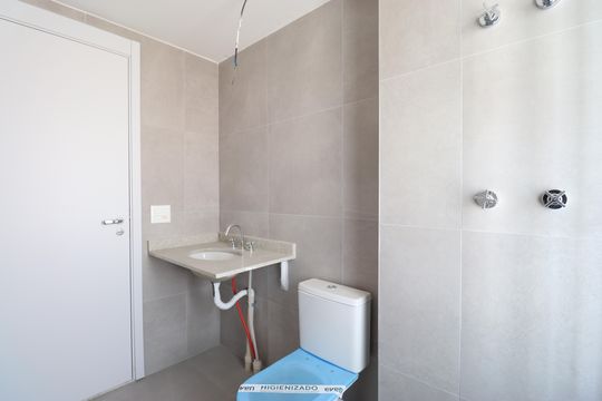 Apartamento à venda, com 396 m², 4 quartos e 4 vagas — Banheiro da Suíte 2