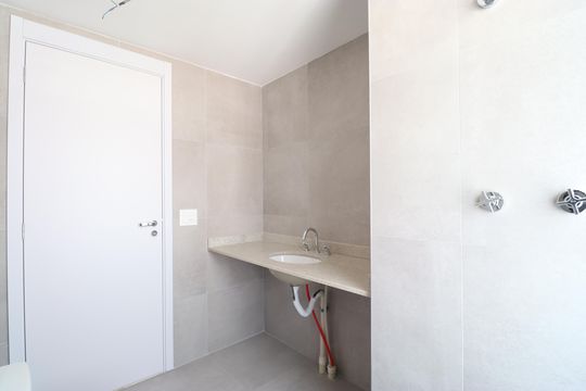 Apartamento à venda, com 396 m², 4 quartos e 4 vagas — Banheiro da Suíte 1