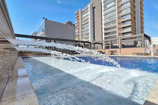 Apartamento à venda, com 396 m², 4 quartos e 4 vagas — Área comum - Piscina
