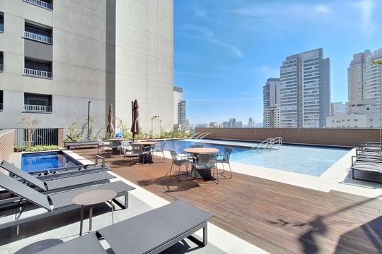 Apartamento à venda, com 396 m², 4 quartos e 4 vagas — Área comum - Piscina