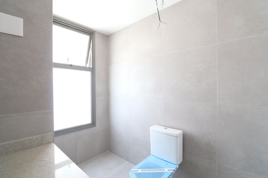 Apartamento à venda, com 396 m², 4 quartos e 4 vagas — Banheiro da Suíte 1