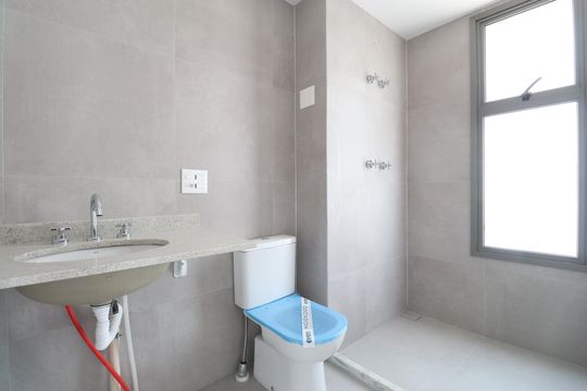 Apartamento à venda, com 396 m², 4 quartos e 4 vagas — Banheiro da Suíte 4