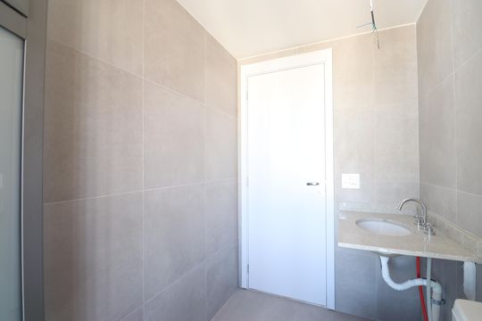 Apartamento à venda, com 396 m², 4 quartos e 4 vagas — Banheiro da Suíte 2