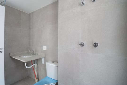 Apartamento à venda, com 396 m², 4 quartos e 4 vagas — Banheiro da Suíte 4