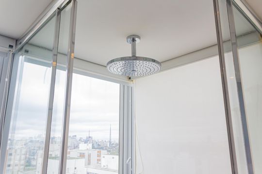 Apartamento mobiliado em Perdizes, 2 quartos, 1 suíte, academia no condomínio. Ideal para comprar. — Banheiro Social