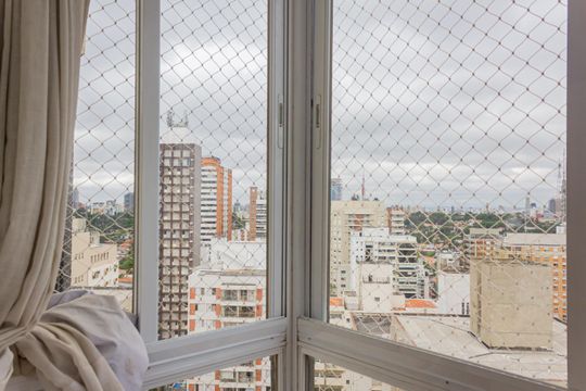 Apartamento mobiliado em Perdizes, 2 quartos, 1 suíte, academia no condomínio. Ideal para comprar. — Varanda do Quarto