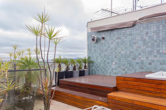 Apartamento mobiliado em Perdizes, 2 quartos, 1 suíte, academia no condomínio. Ideal para comprar. — Área externa
