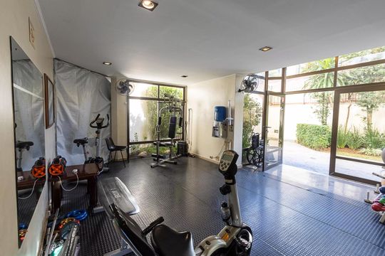 Apartamento mobiliado em Perdizes, 2 quartos, 1 suíte, academia no condomínio. Ideal para comprar. — Área comum - Academia