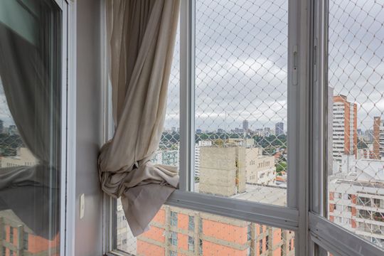 Apartamento mobiliado em Perdizes, 2 quartos, 1 suíte, academia no condomínio. Ideal para comprar. — Varanda da Suíte