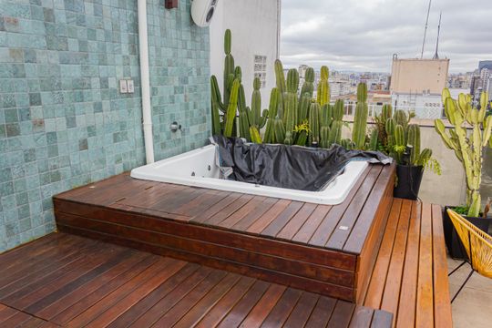 Apartamento mobiliado em Perdizes, 2 quartos, 1 suíte, academia no condomínio. Ideal para comprar. — Área externa